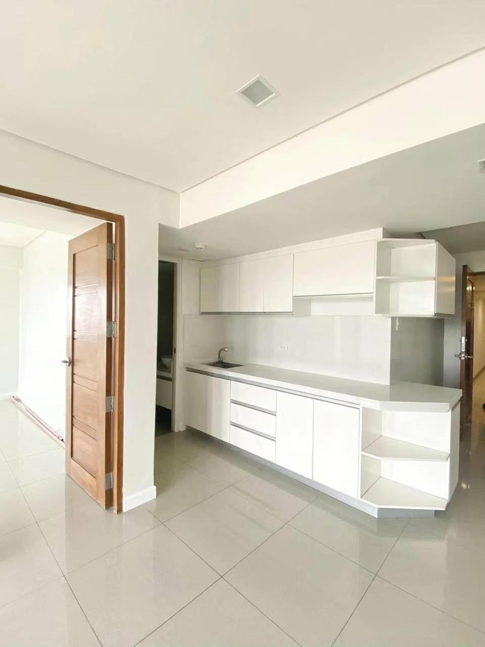 Sapphire Seaview Park Aparthotel Manila Esterno foto