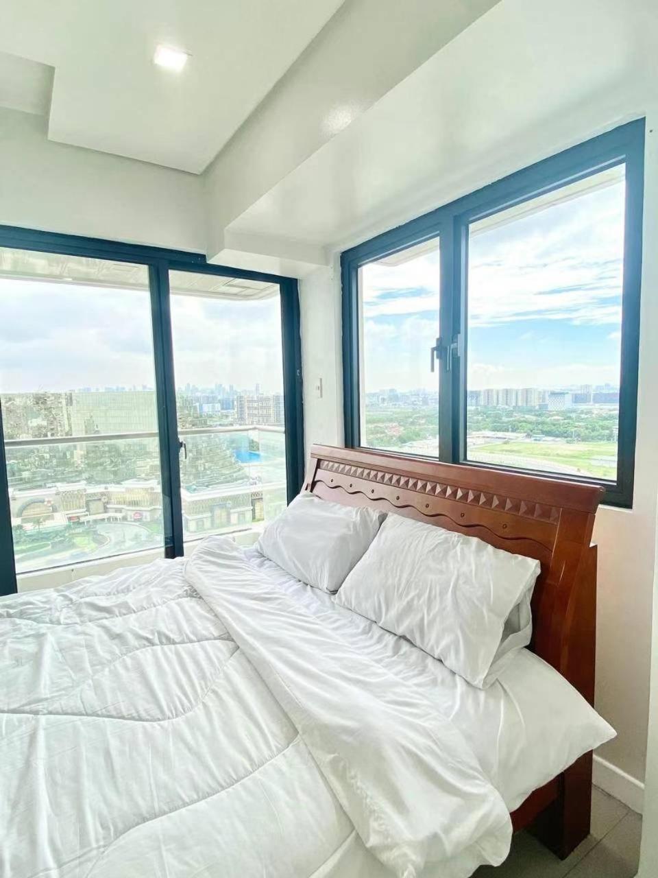 Sapphire Seaview Park Aparthotel Manila Esterno foto
