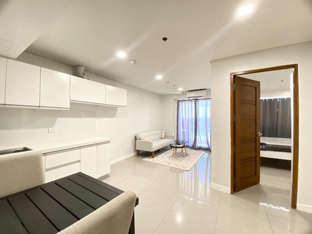 Sapphire Seaview Park Aparthotel Manila Esterno foto